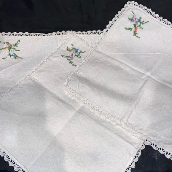 Vintage Embroidered Dinner Napkins, Lot of 3 - Picture 5 of 7